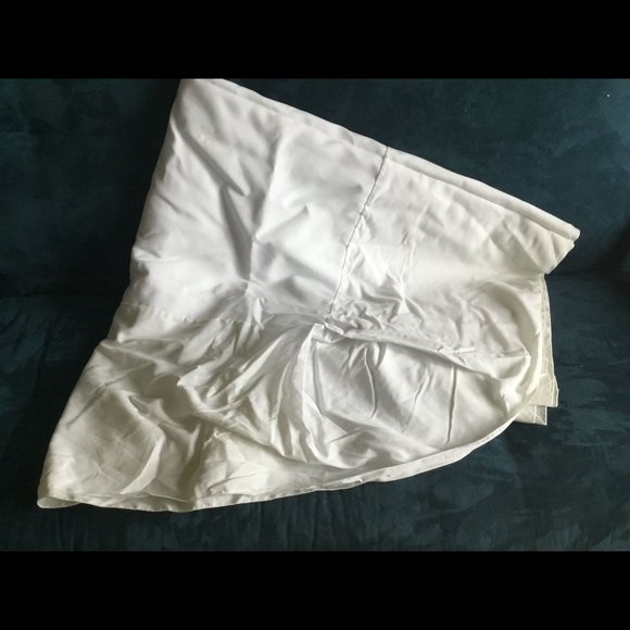 White Bedskirt Double/Full Bed Size 14” Drop - Picture 3 of 6